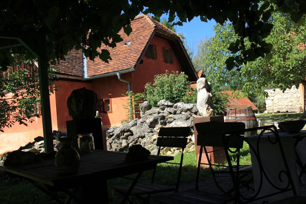 Ferienwohnungen Sonnenberg Ratsch an der Weinstraße Екстериор снимка