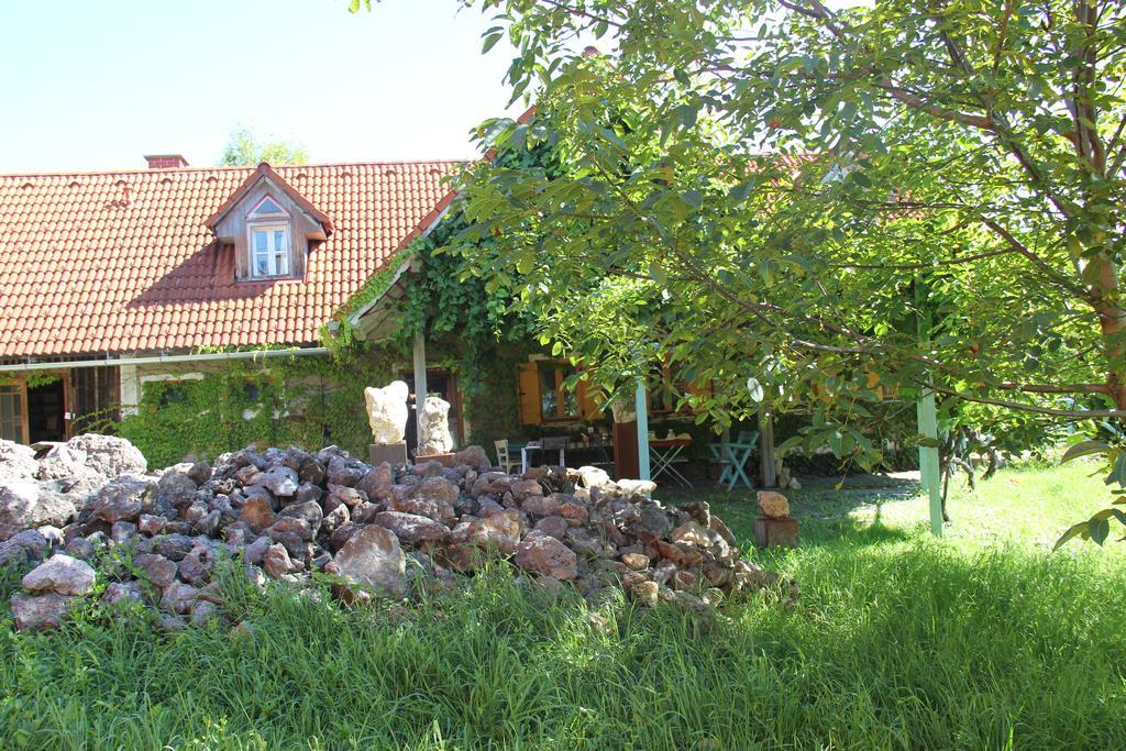 Ferienwohnungen Sonnenberg Ratsch an der Weinstraße Екстериор снимка